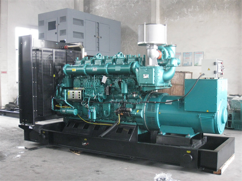 鸡冠200KW 柴油发电机的油耗是多少?