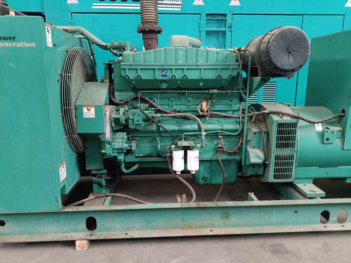 鸡冠过载会对 600kW 柴油发电机组造成哪些损害?