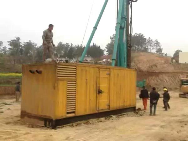 鸡冠如何判断水冷式机油散热器密封件是否需要更换?